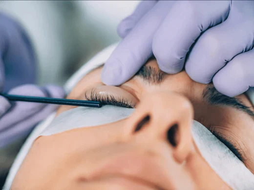 Pourquoi les cils tombent-ils parfois après un set Luxe Lashlift ?